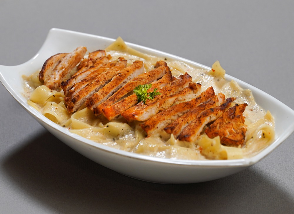 Creamy Alfredo Pasta, Creamy alfredo pasta with grilled chicken, mozzarella, milk and seasoning, Sufraq Karachi
