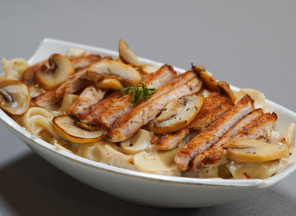 Mushroom Delight Pasta, Rich mushroom cream pasta with grilled chicken, mozzarella and spices, Sufraq Karachi